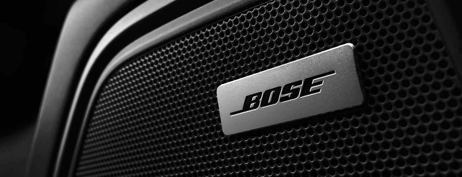 Bose авто. Автомобильная аудиосистема Bose. Акустика Bose Porsche Macan. Bose logo. Bose надпись.